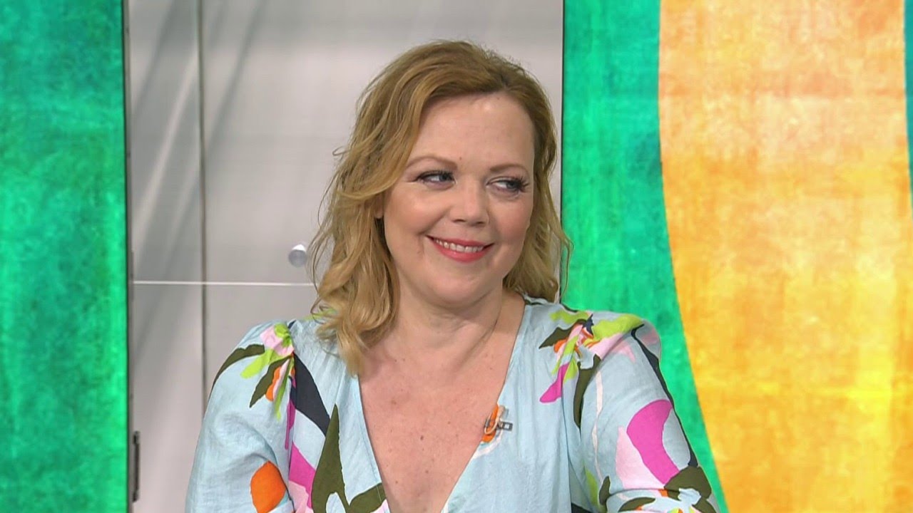 Emily Bergl Tells Us About Show-stopping "Good Night, Oscar" Dress | New York Live TV