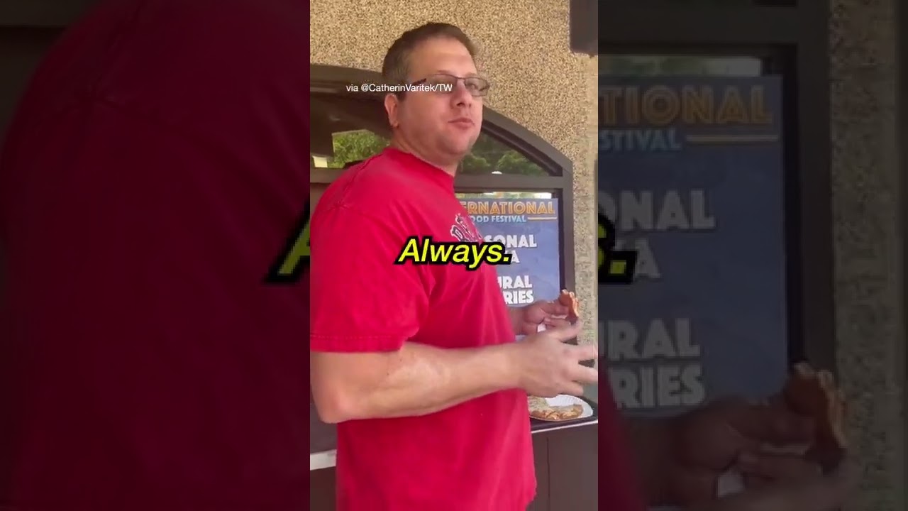 Jason Varitek talks (bad) pizza with a fan that doesn’t know it’s him 🥹🍕 #shorts