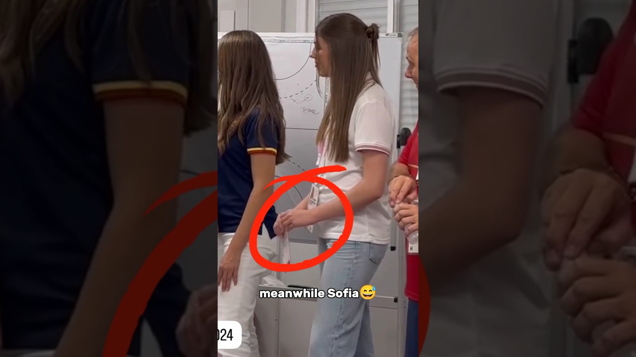 infanta sofia is tearing her card😅#infanta#spain#princess#sofia#viral#fashion#trend#shorts#queen#bbc