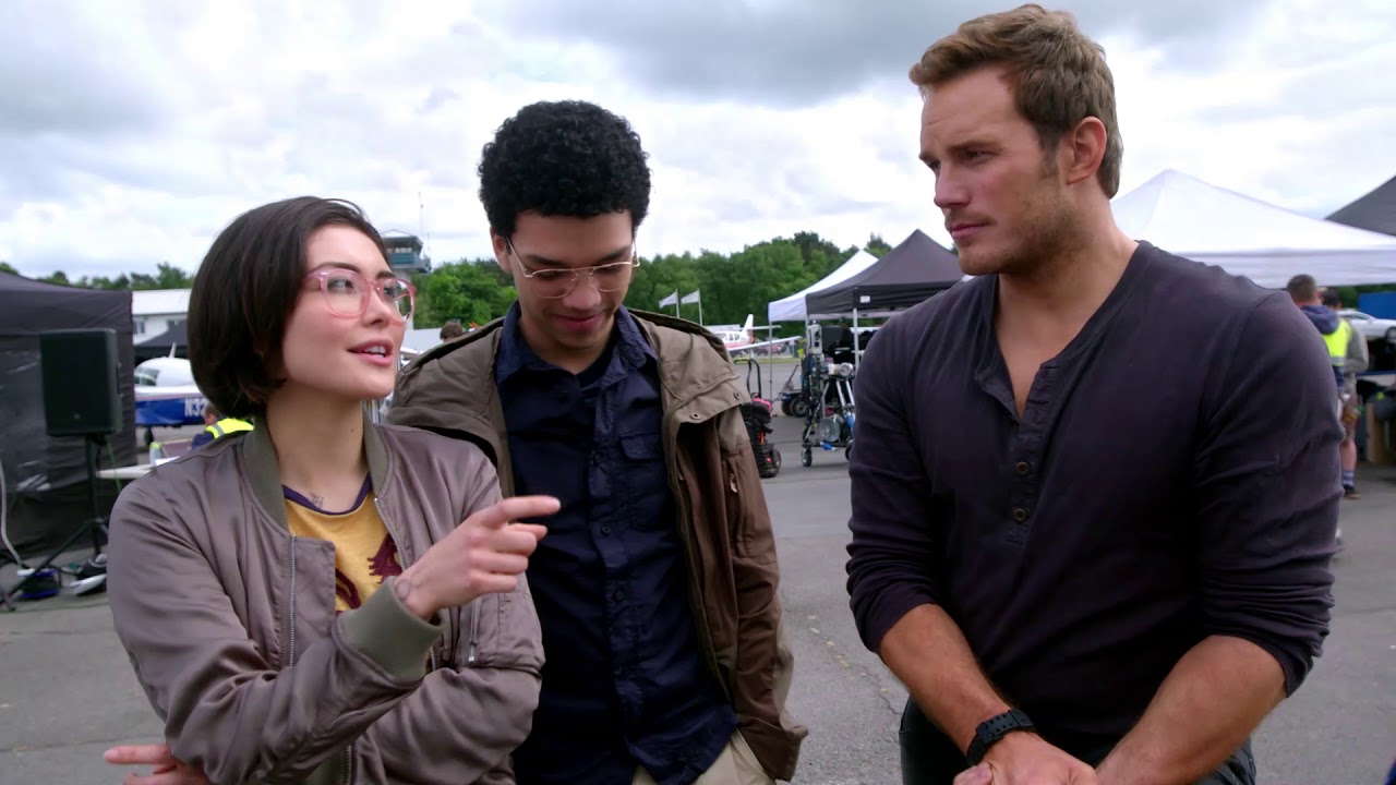 Jurassic Journals - Justice Smith en Daniella Pineda