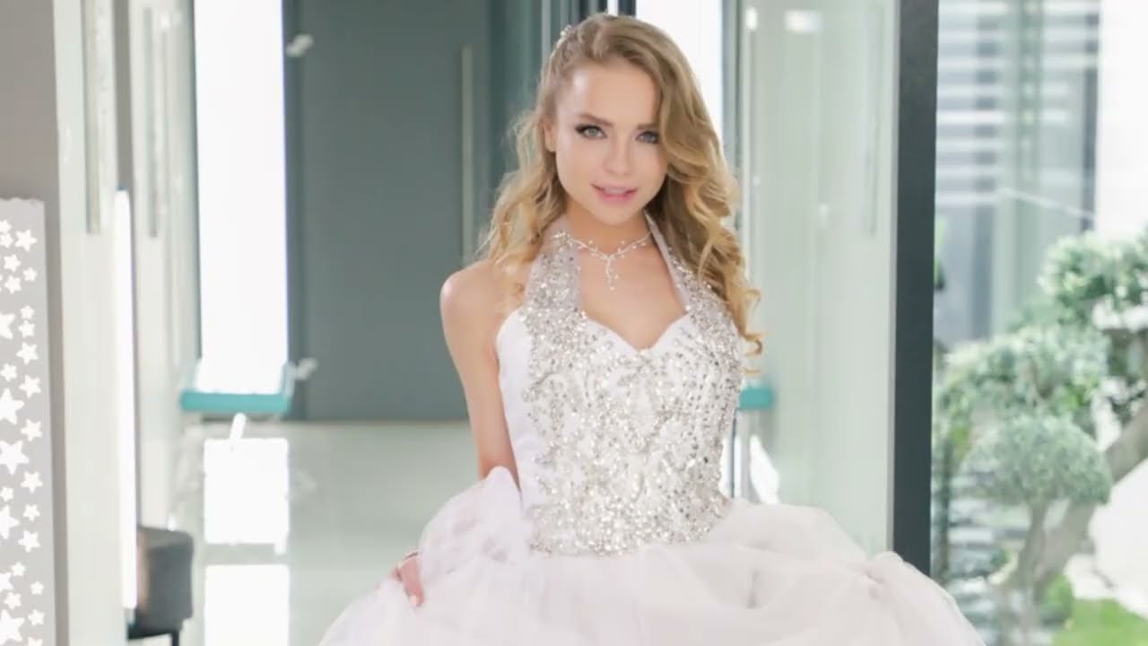 Alexa Flexy Biography, Age, Weight, Hieght, Body Size, Net Worth, Outfit Idea, Plus Size Model