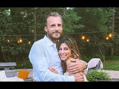 Jennifer Esposito Offers Look at Beach Wedding to Jesper Vesterstrom