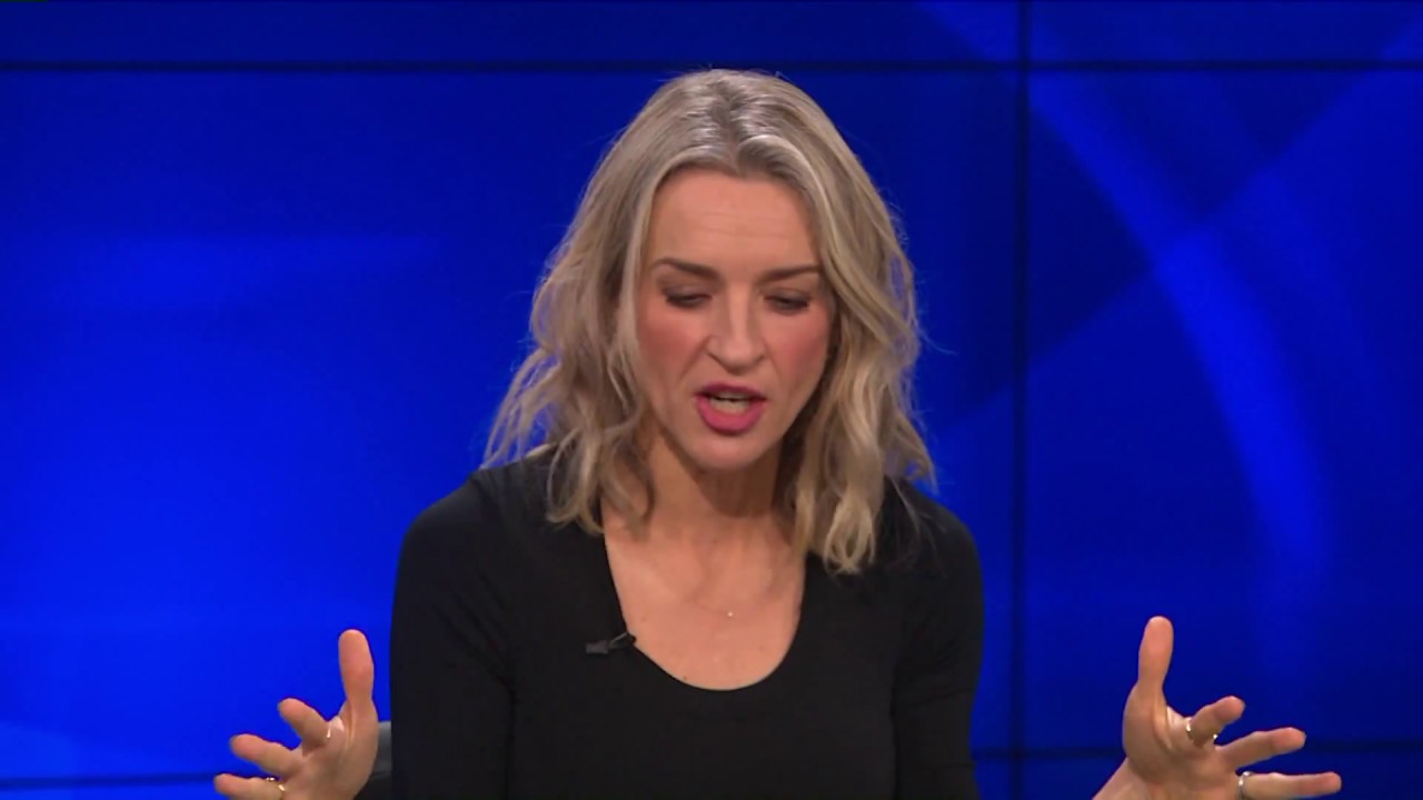 Ever Carradine Gushes Working With Elizabeth Moss in the "Handmaid's Tale"