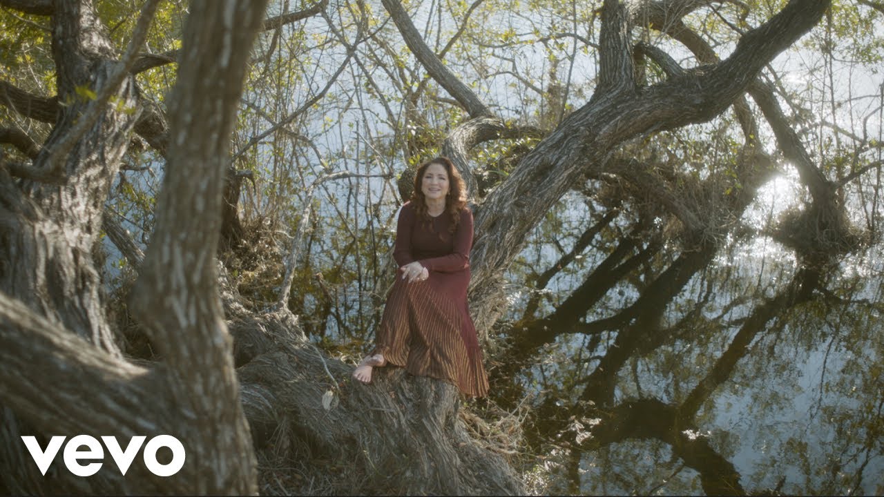 Gloria Estefan - Raíces (Official Video)