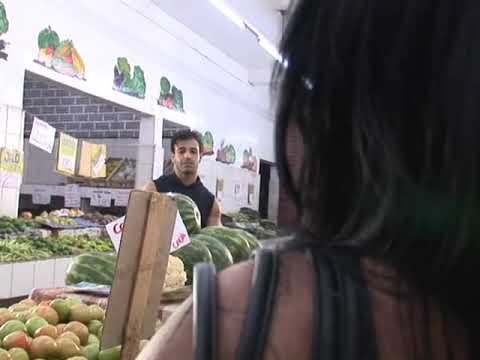 ATRIZ MONICA SANTIAGO CENA COMPRANDO UMA MELANCIA NA BANCA DE ORTI FRUTI CENA 1....